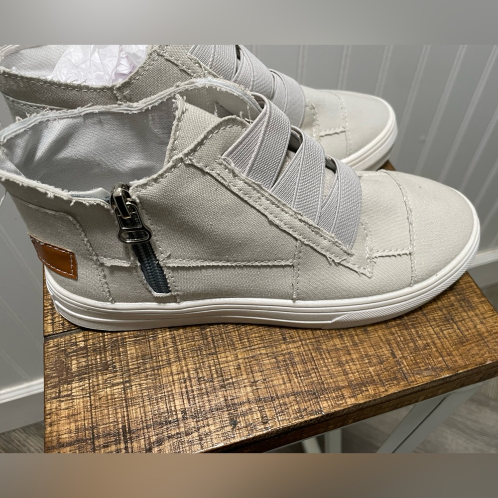 NEW EASY-ON/EASY-OFF Canvas sneakers off-white/khaki color (NWOT) - Picture 3 of 11